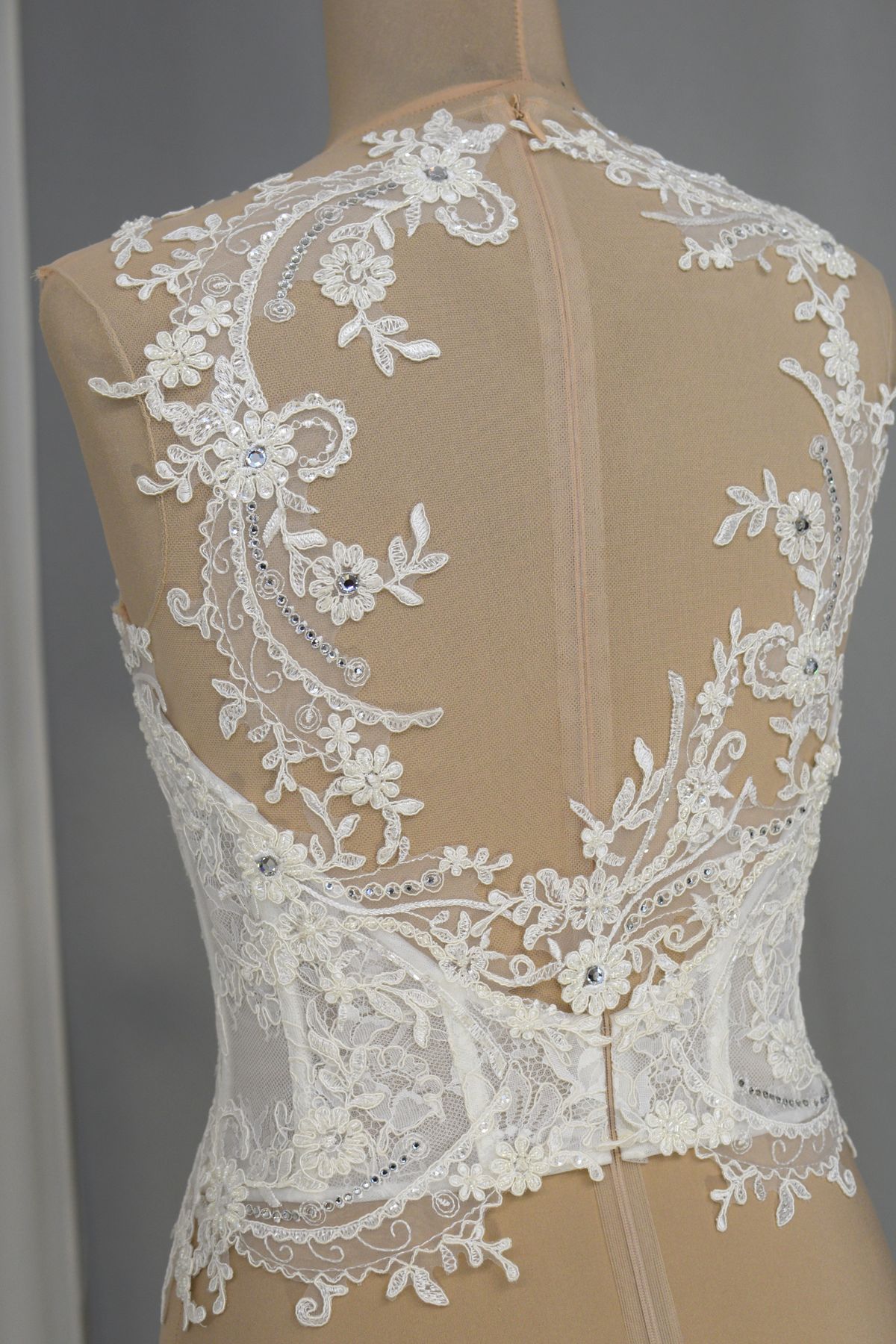 corpino pizzo con applicazioni pizzo rebrode colore bianco seta con strass z1323 Art Z1323